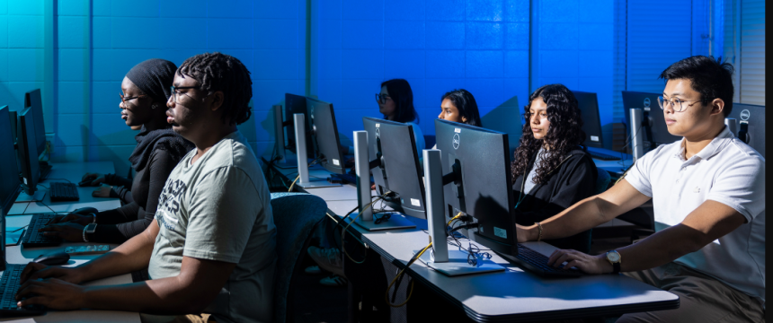Students work on computers in a lab at Boyd Research and Education Center. (Chamberlain Smith/UGA)